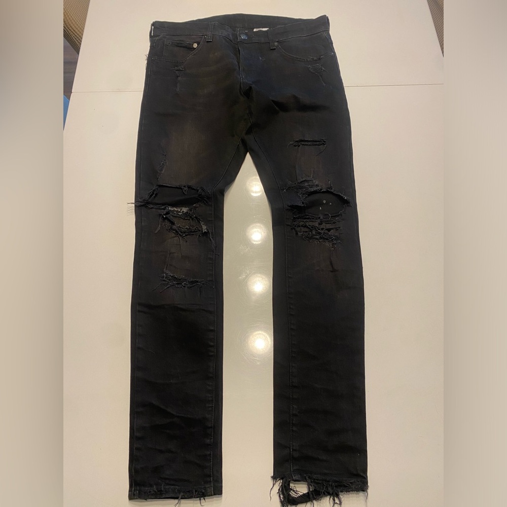 “Destroyed” jeans